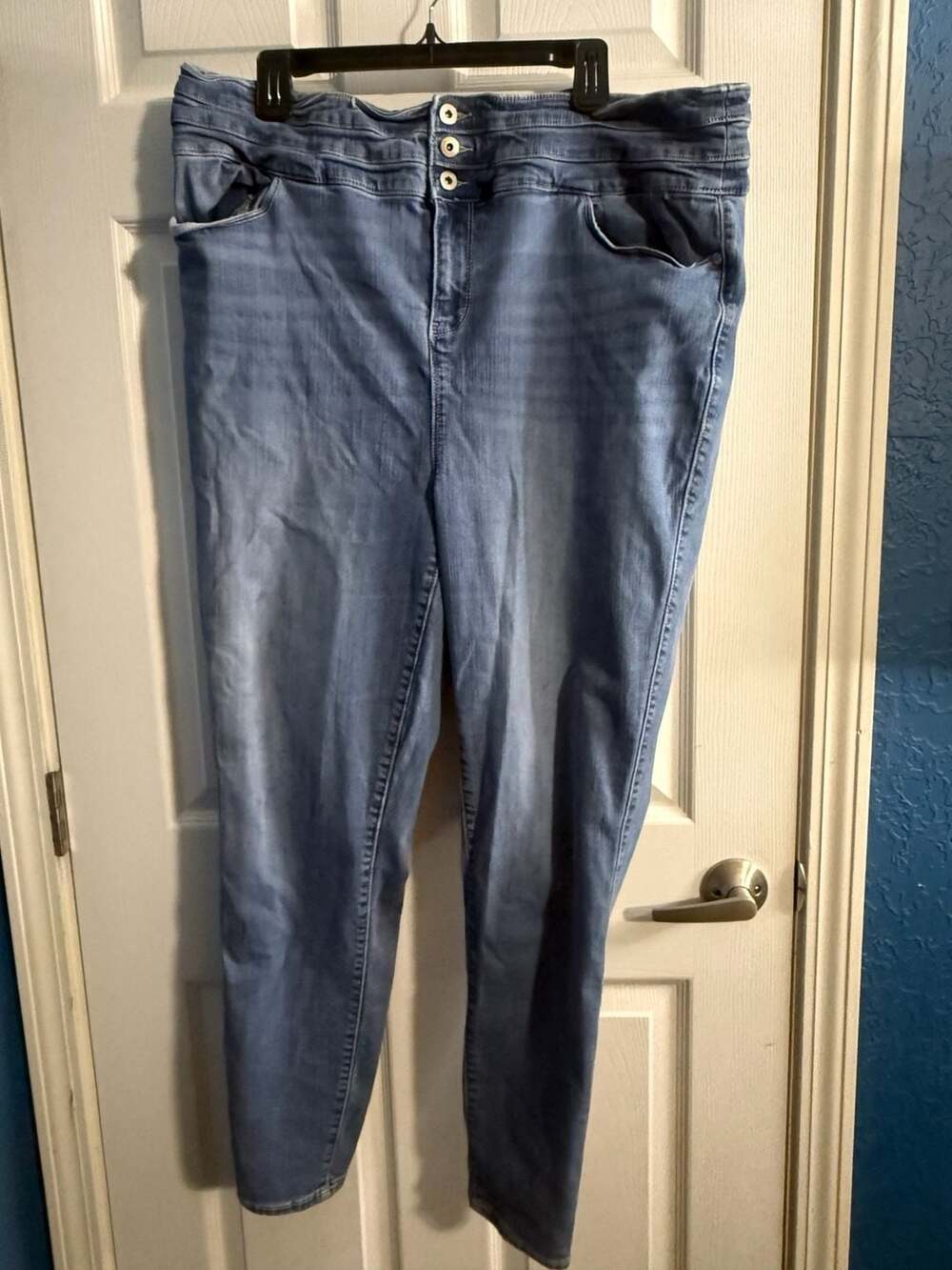 Torrid Feel The Fit Triple Button Skinny Jeans Light Wash Plus Size 22T